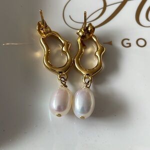 Freshwater Pearl earring